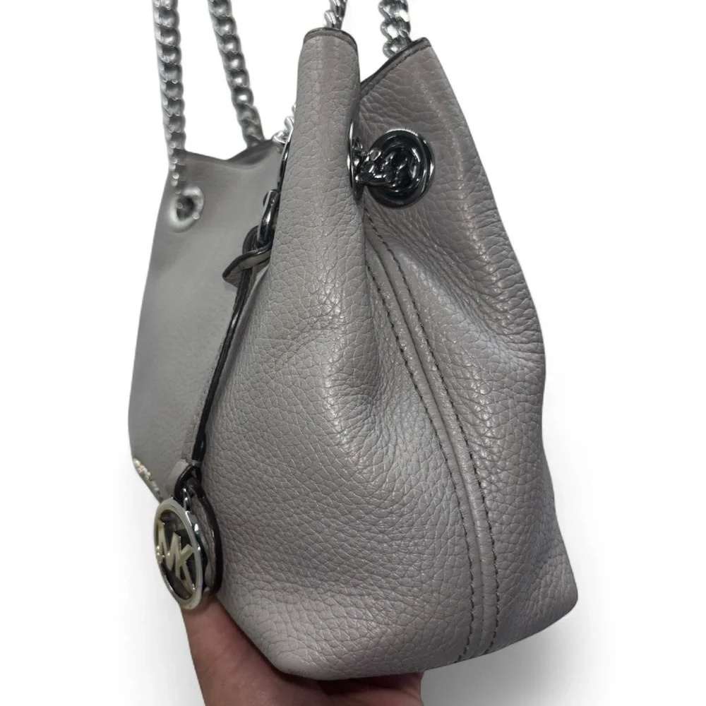 Michael Kors Jet Set Medium Pebbled Leather Chain Shoulder Bag.